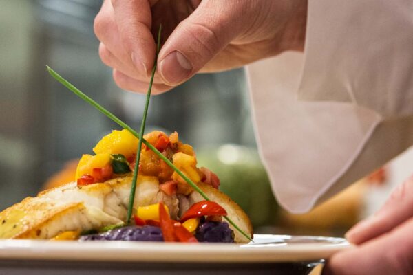 EAT WITH YOUR EYES: WHY PLATING MATTERS